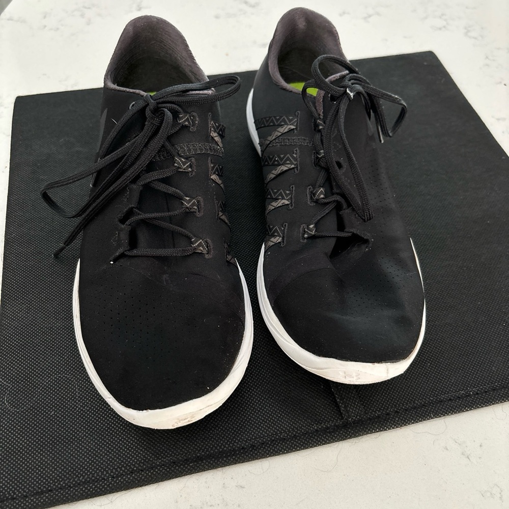 Black under armor shoes